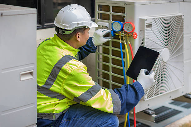 Professional Hvac technician working in Lindsay, TX